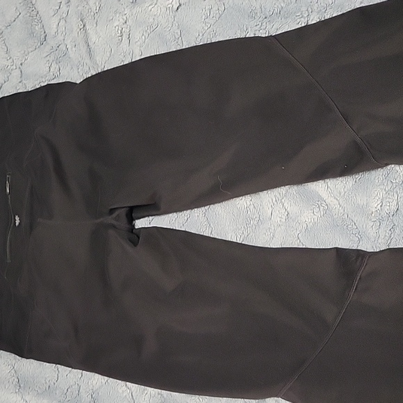 Large Athleta "Work It Out" Black Capri - Picture 9 of 9